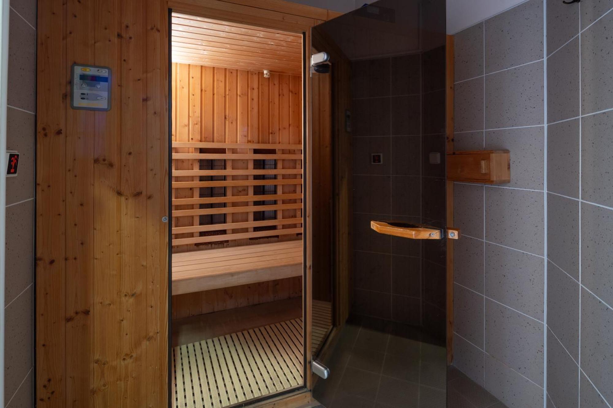 Wellness Hotel Jean De Carro Karlovy Vary Exterior photo