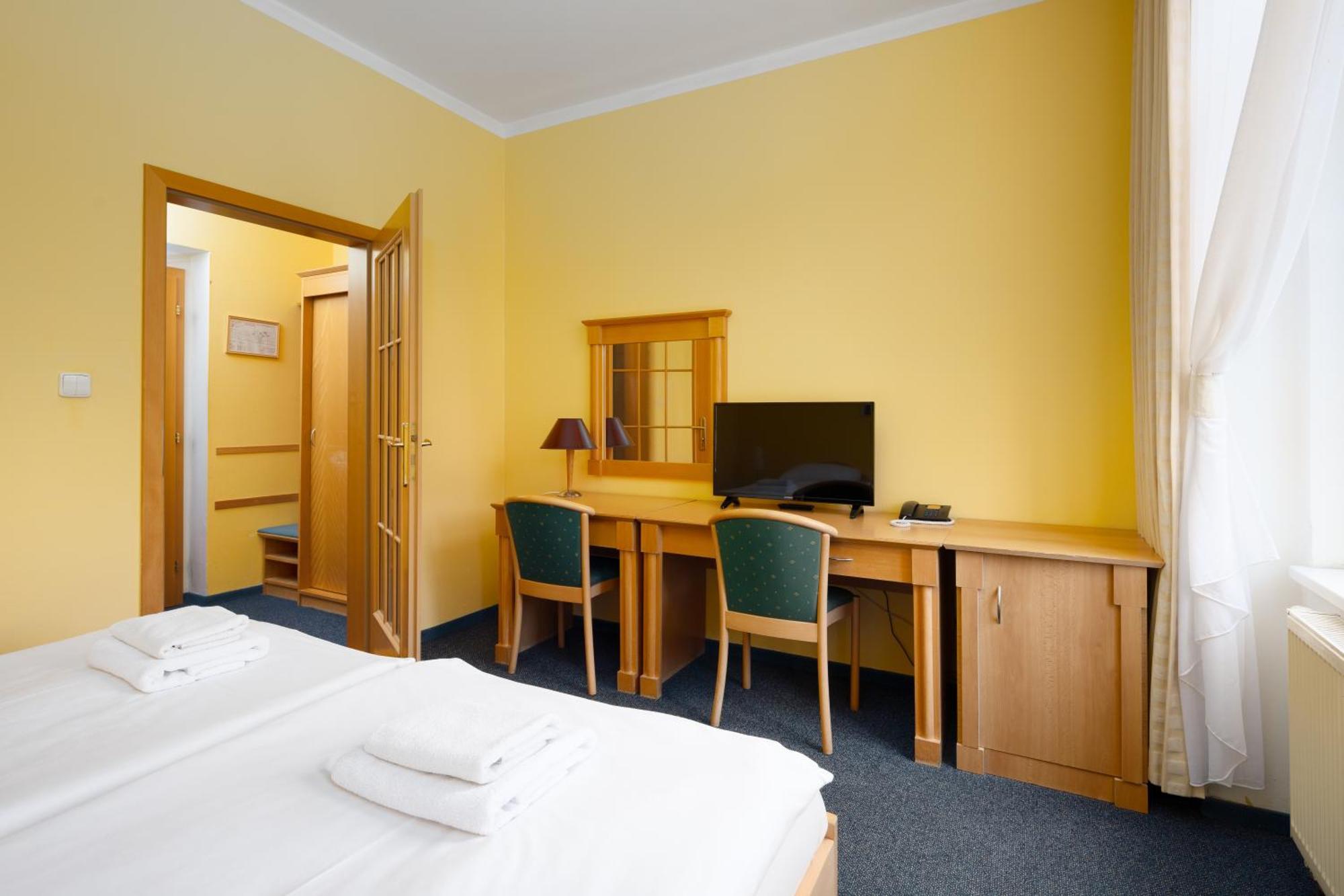Wellness Hotel Jean De Carro Karlovy Vary Exterior photo