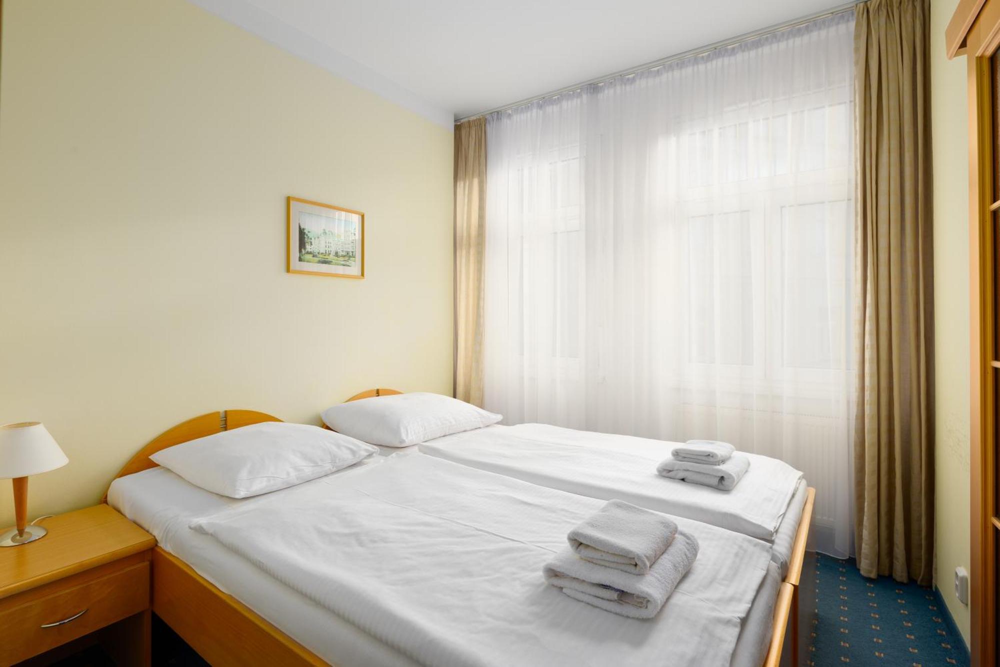 Wellness Hotel Jean De Carro Karlovy Vary Exterior photo