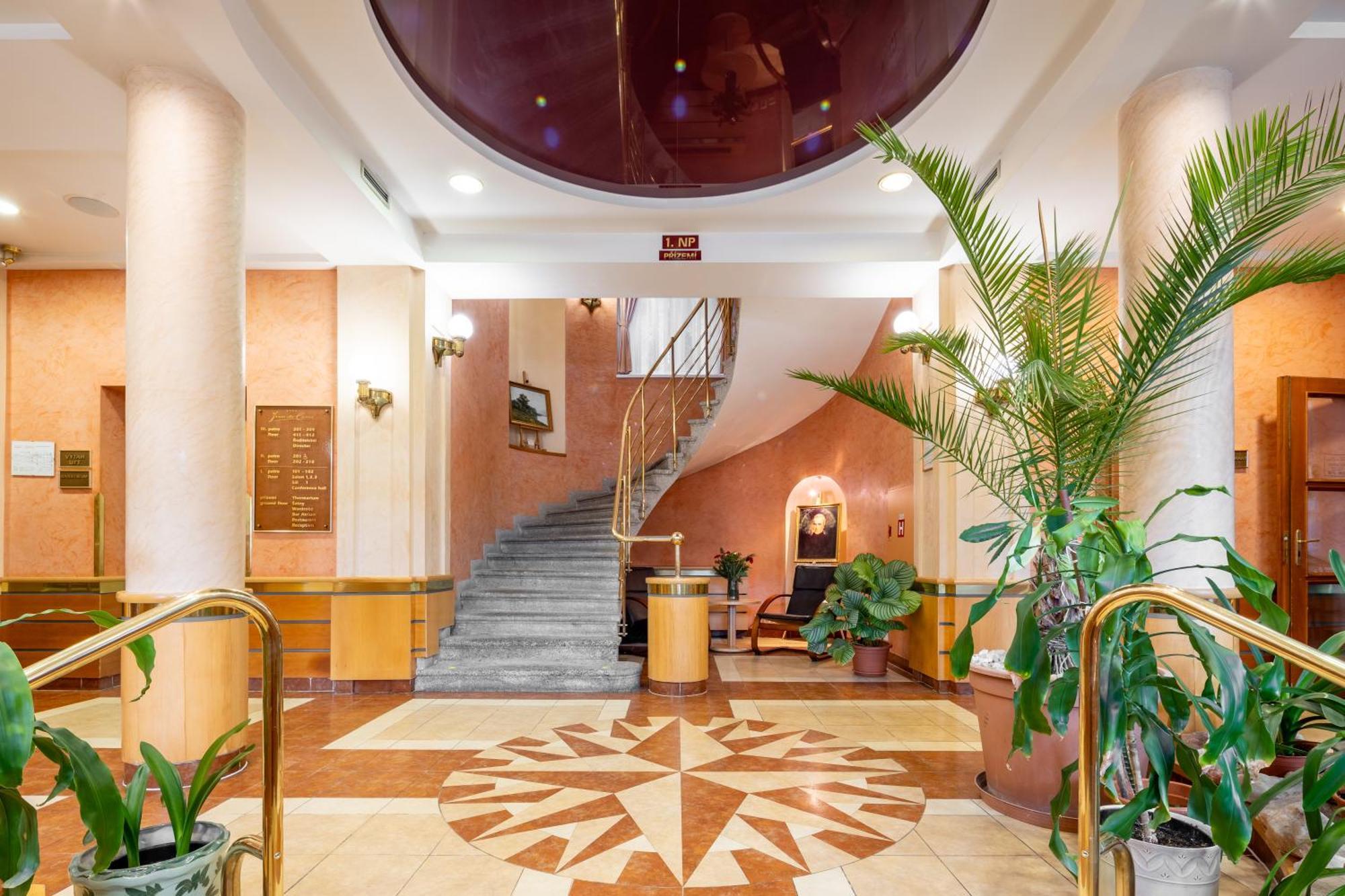 Wellness Hotel Jean De Carro Karlovy Vary Exterior photo